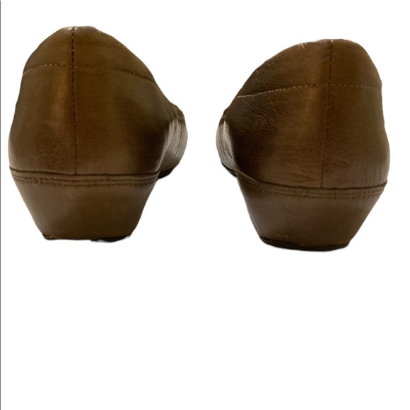 Clark’s Artisan Metallic Bronze Wedge Flats Size 6 1/2 M - Picture 7 of 9